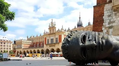 Turyści bywają uciążliwi dla krakowian