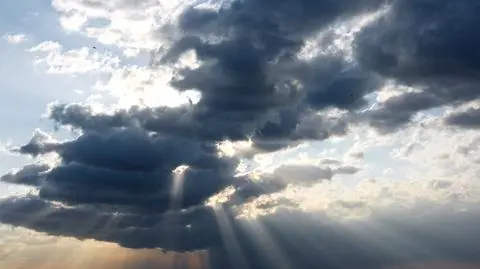 burza slonce chmury shutterstock_57003242