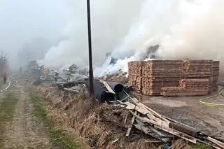 Dogaszanie pożaru potrwa kilka godzin. 