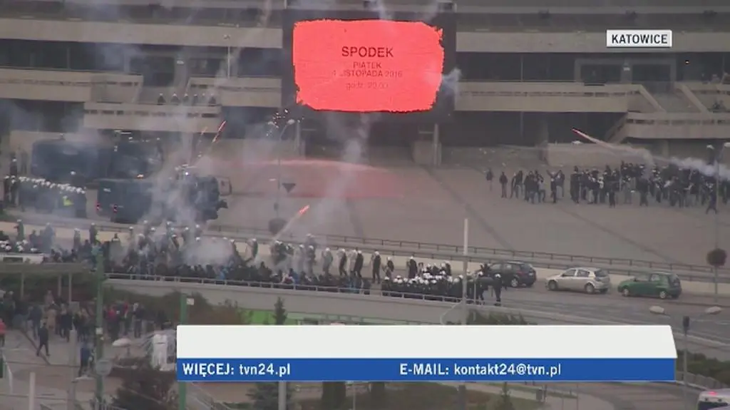 Starcia kiboli przed katowickim Spodkiem