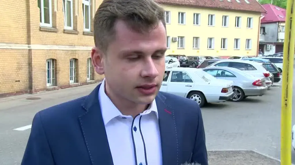 Radny tłumaczy, że "jego sytuacja materialna skomplikowała się po wyborach"