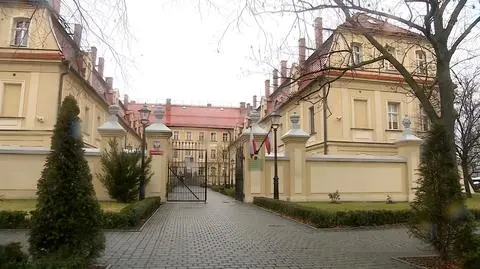 "Uderzył panią sędzię, usiłował kopać". Został aresztowany