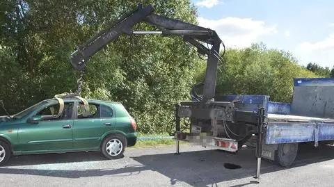 Kradli samochód za pomocą dźwigu. Wpadli na gorącym uczynku