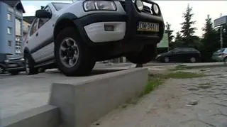 Na parking wjedziesz tylko terenowym samochodem