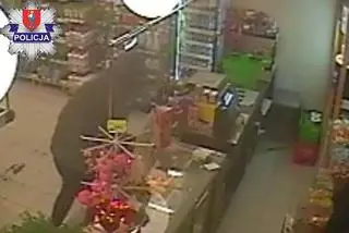 Policja zatrzymała mężczyznę, który ukradł puszkę na datki ze sklepowej lady 