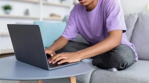 "To dziś jak gra w rosyjską ruletkę". Śmiertelne pigułki z internetu