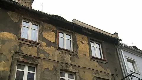 Mieszkanie "bardzo szczelne", w środku ciała trzech osób. Sprawdzą wszystkie przewody kominowe w budynku