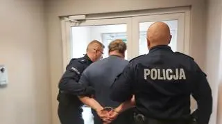 Policja: Składowali toksyczne nieczystości. Zostali zatrzymani