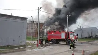 Służby na terenie bazy ropy naftowej w obwodzie smoleńskim 