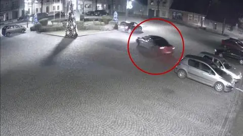 18-latek driftował na Rynku, niemal zderzył się z innym kierowcą