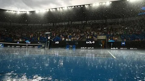 Najpierw żar z nieba, teraz potężne ulewy. Mecze Australian Open znów przerwane