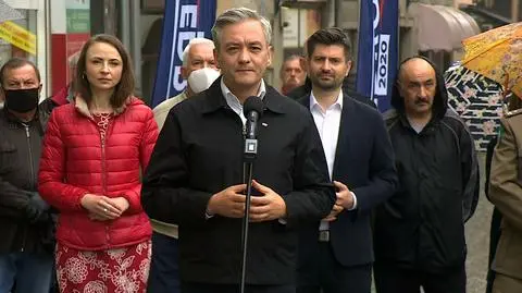 Biedroń: Duda patrzył jak Macierewicz bawi się żołnierzami jak ołowianymi żołnierzykami