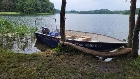 Koło przewróconej łodzi znaleźli ciało mężczyzny. Na innym akwenie szukają 60-latka, który nie wypłynął