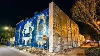 Mural zostanie przykryty styropianem. Trwa termomodernizacja budynku