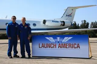  Robert Behnken i Douglas Hurley na konferencji prasowej w Kennedy Space Center