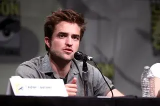 Robert Pattinson jest głównym bohaterem filmu "The Batman"