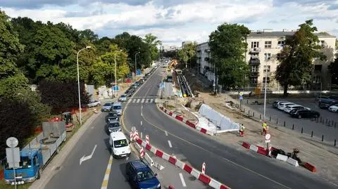 Początek roku szkolnego w korkach. Budowa tramwaju zablokowała Mokotów