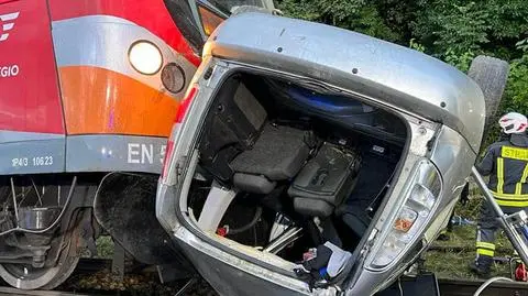 Zderzenie pociągu z samochodem, nie żyją dwie osoby