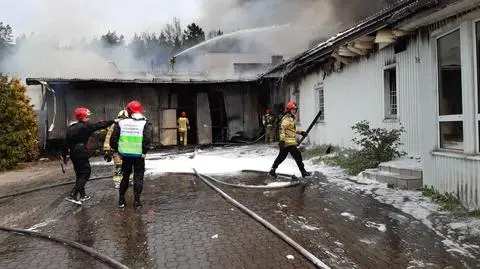 Pożar w zakładzie produkującym materace. Jedna osoba w szpitalu