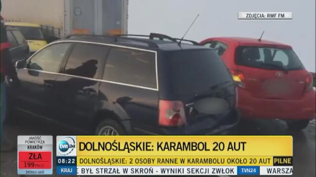 Karambol na Dolnym Śląsku. Policja: wstępna przyczyna śliska droga i mgła