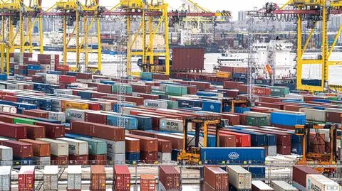 Jeden z największych operatorów kontenerowych na świecie sprzedaje ostatnie aktywa w Rosji