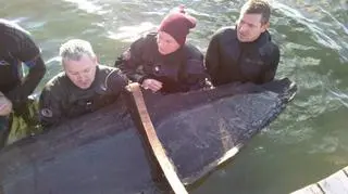 Łódź została wyniesiona nad wodę tylko na kilka sekund