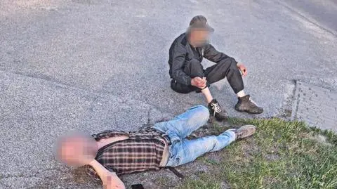 Zgłosili, że ktoś ich potrącił i leżą na jezdni
