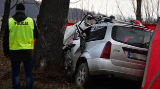 Uderzenie nastąpiło od strony kierowcy