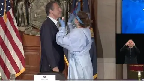 "Szybkie i proste". Gubernator Nowego Jorku poddał się testowi na koronawirusa przed kamerami