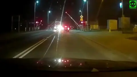 Uszkodził rogatki i odjechał. "Pierwszy raz takie coś widziałem"