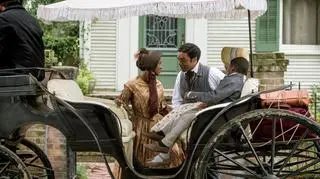 Kelsey Scott, Chiwetel Ejiofor i Cameron Zeigler