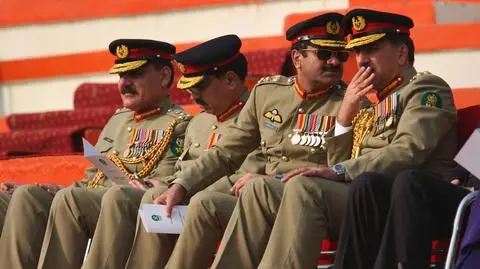 Władza zbyt wielka, by oddać ją politykom