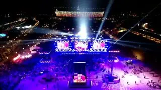 Błonia Stadionu Narodowego wieczorną porą