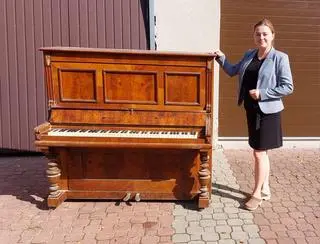 Pianino stało w jednym z garaży należących do  Powiatowego Inspektoratu Weterynarii