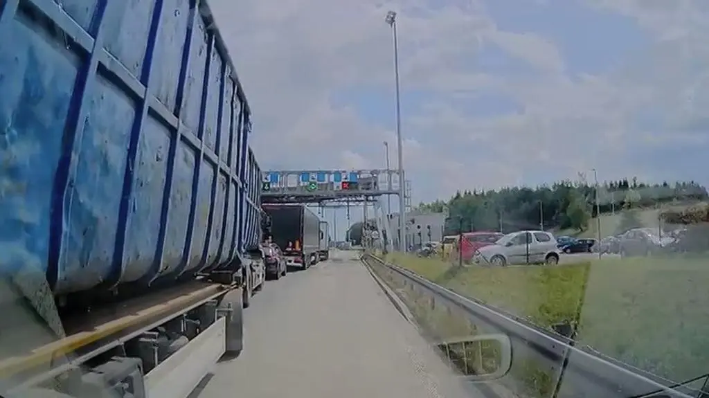 Kierowca zapowiedział, ze zgłosi sprawę policji