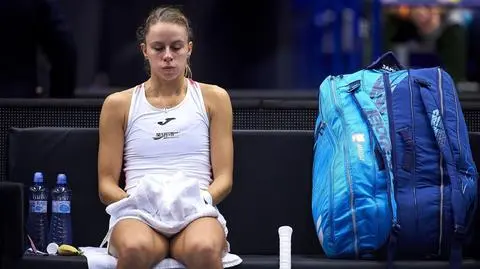 Porażka walkowerem Linette w półfinale debla