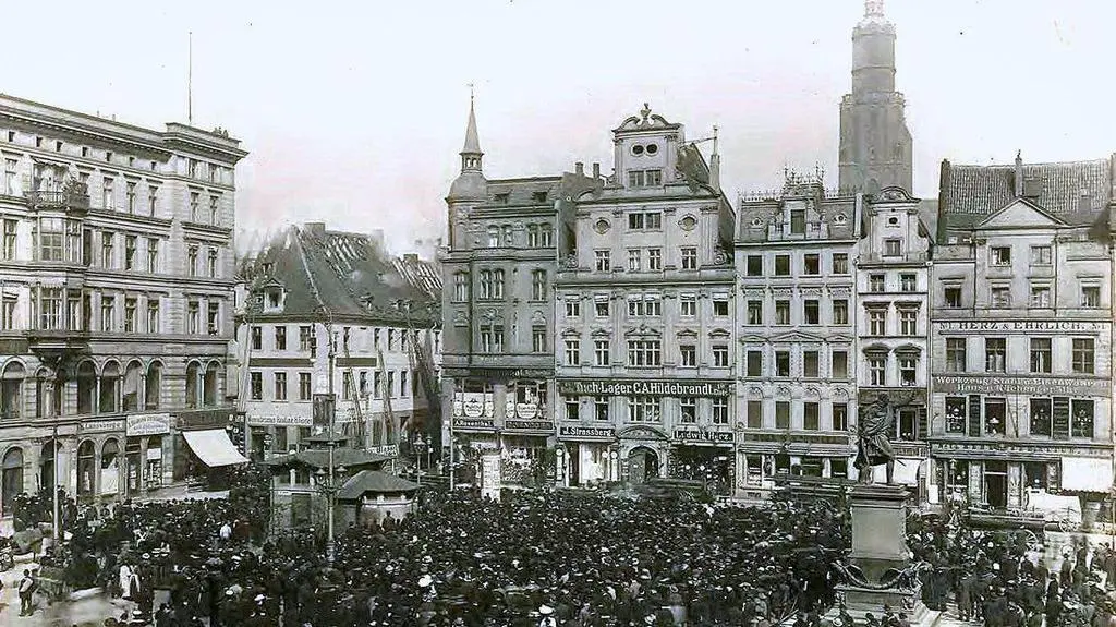 Rok 1895, pomnik na Placu Solnym