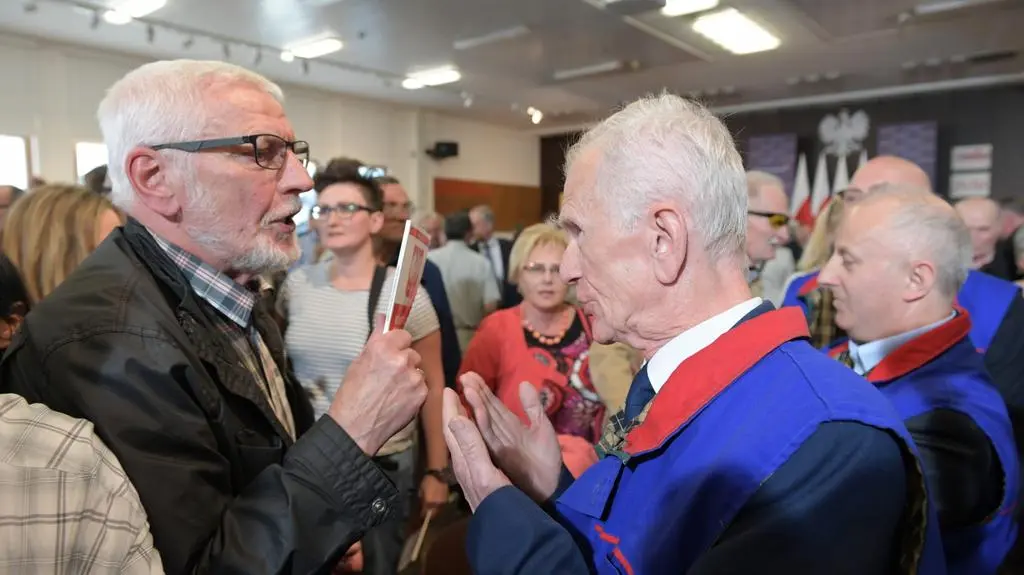 Okrzyki i przepychanki podczas spotkania z premierem