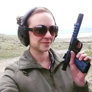 Kristine ma na własność sześć sztuk broni 