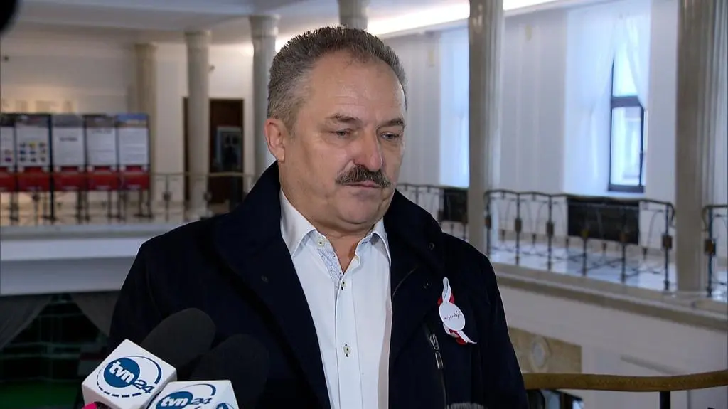 Kilkanaście osób pokazało jakieś inne flagi niż biało-czerwone i mamy już problem