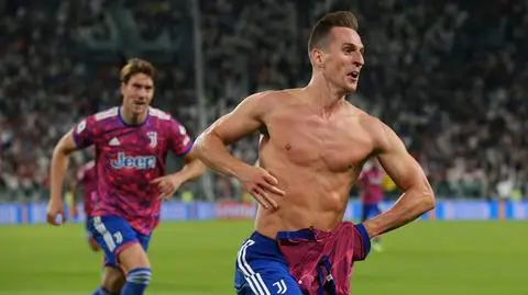 Milik cieszył się z gola, chwilę potem wyleciał z boiska. Szalone sceny w meczu Juventusu