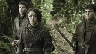 "Gra o tron", sezon 3, od lewej: Gendry (Joe Dempsie), Arya Stark (Maisie Williams) i Samwell Tarly (John Bradley) 