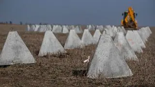 Zapory przeciwczołgowe zwane "zębami smoka"