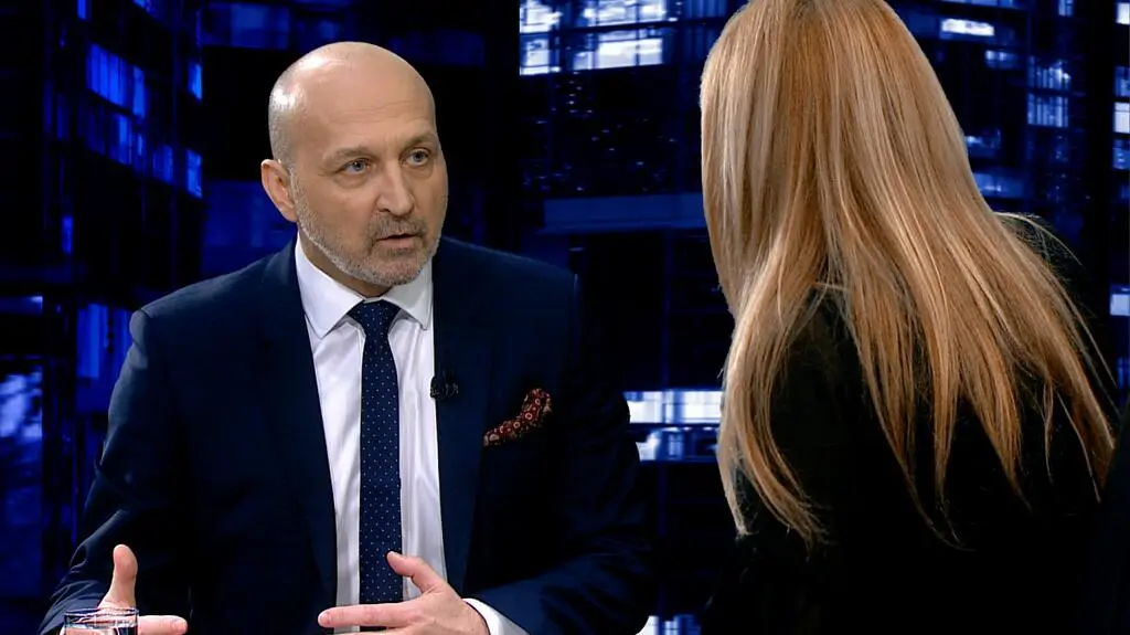 Były premier: Macierewicz ma wiedzę o Smoleńsku sprawdza Kaczyńskiego