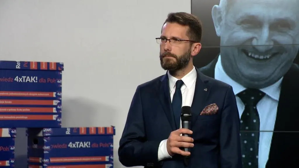 PiS pokazuje "taśmy Neumanna"