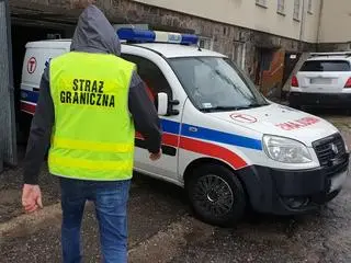 Miał karetką rozwozić papierosy 