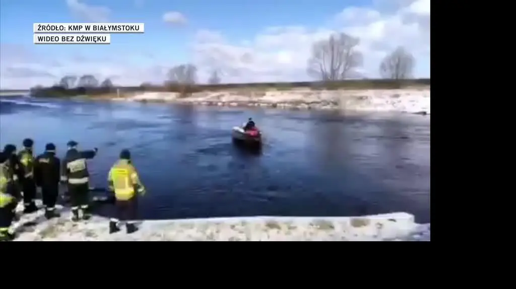 auto w rzece 