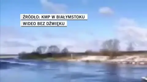 auto w rzece 