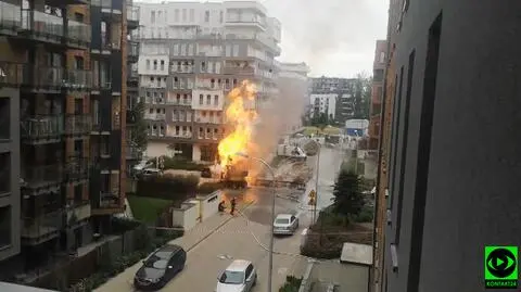 Uszkodzenie gazociągu. Koparka i dwa samochody w płomieniach, 700 osób ewakuowanych