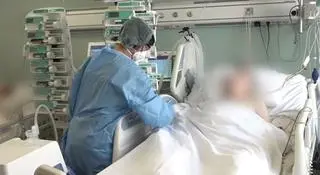 Antyszczepionkowcy zapełniają szpitalne oddziały covidowe